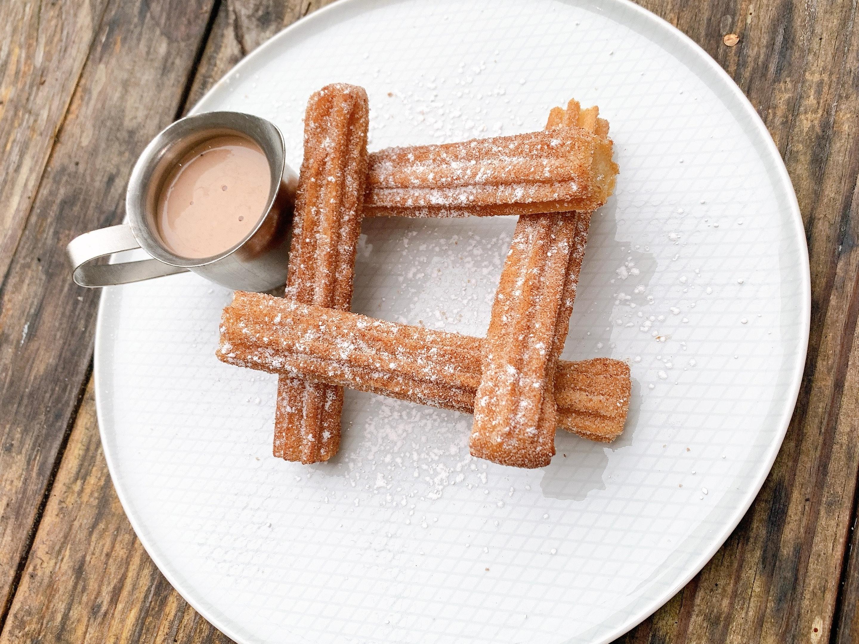 Churros Y Chocolate