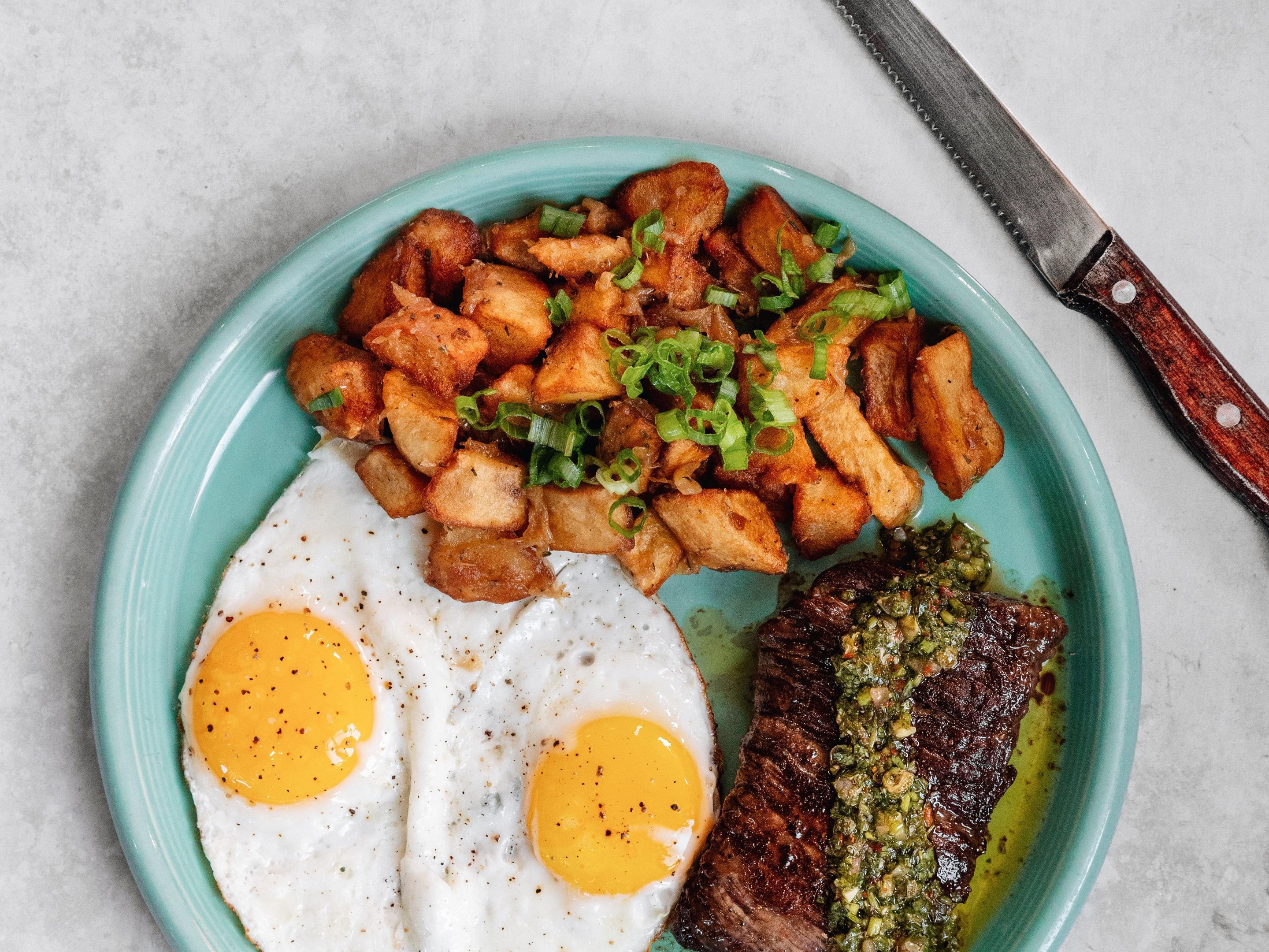 6 oz. Grass-Fed Wagyu Skirt Steak & Eggs