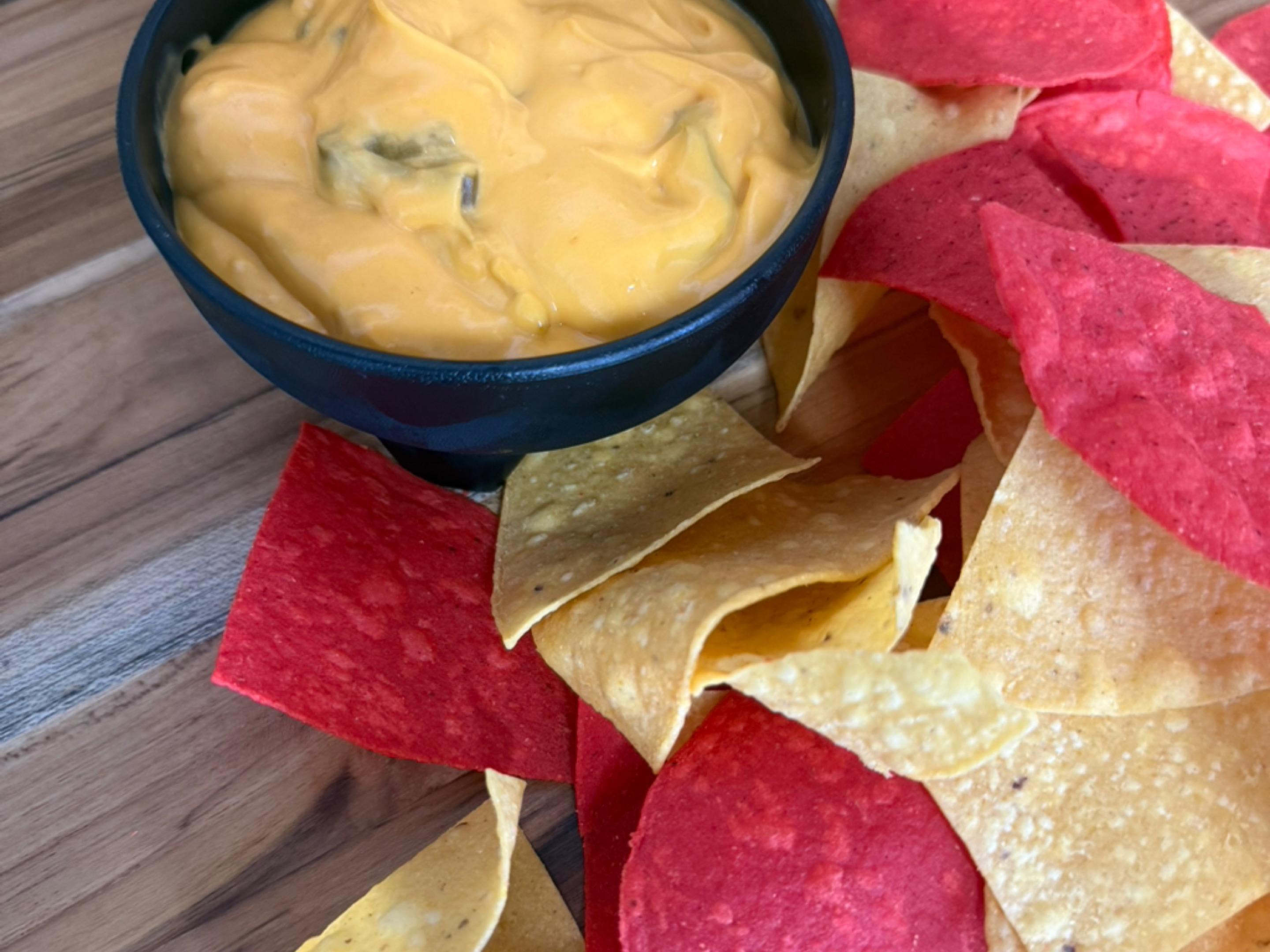 Cheese Dip 8oz & Chips