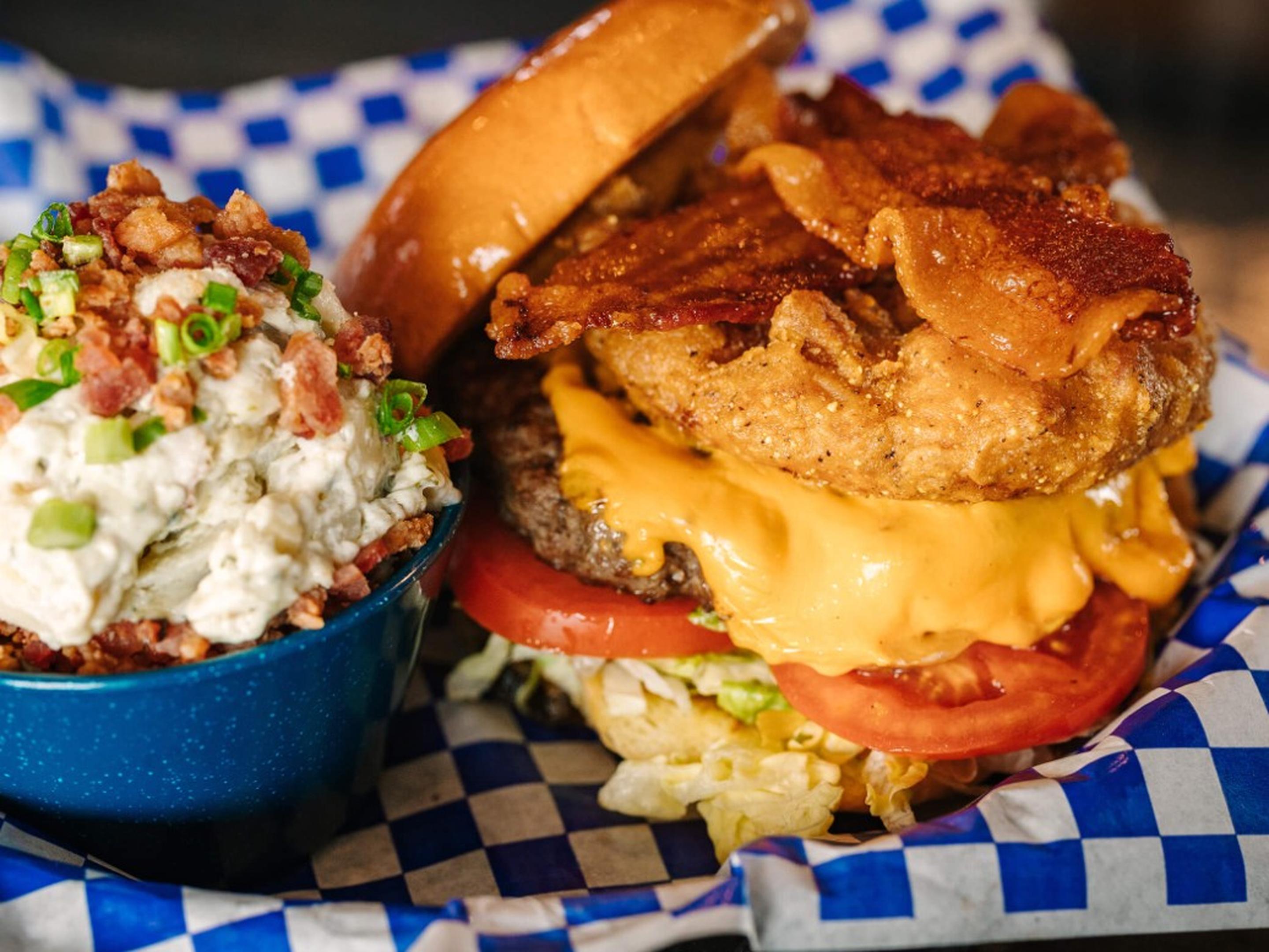 Moose's Big Daddy Mac 'N Cheese Burger*