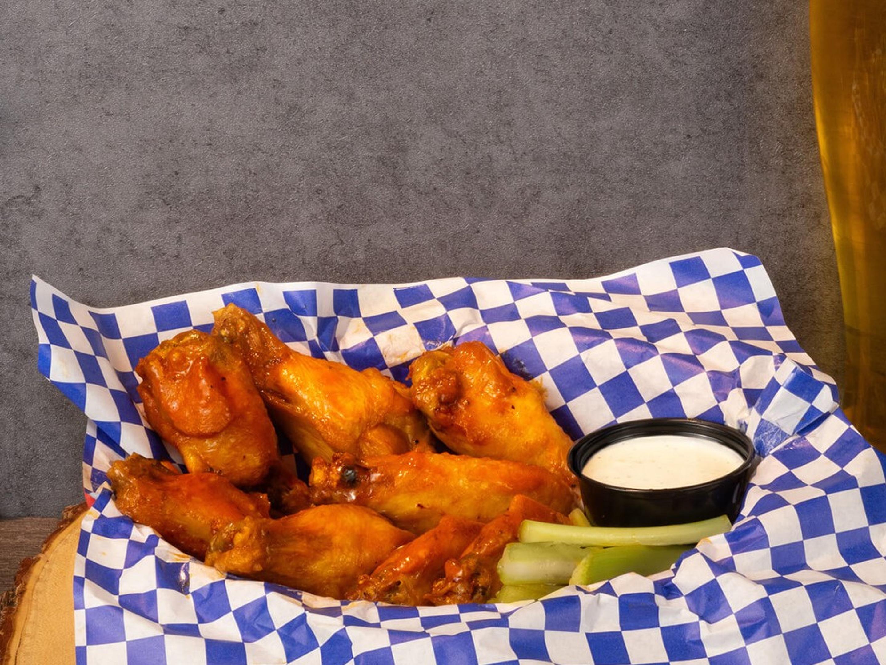 8 Wings