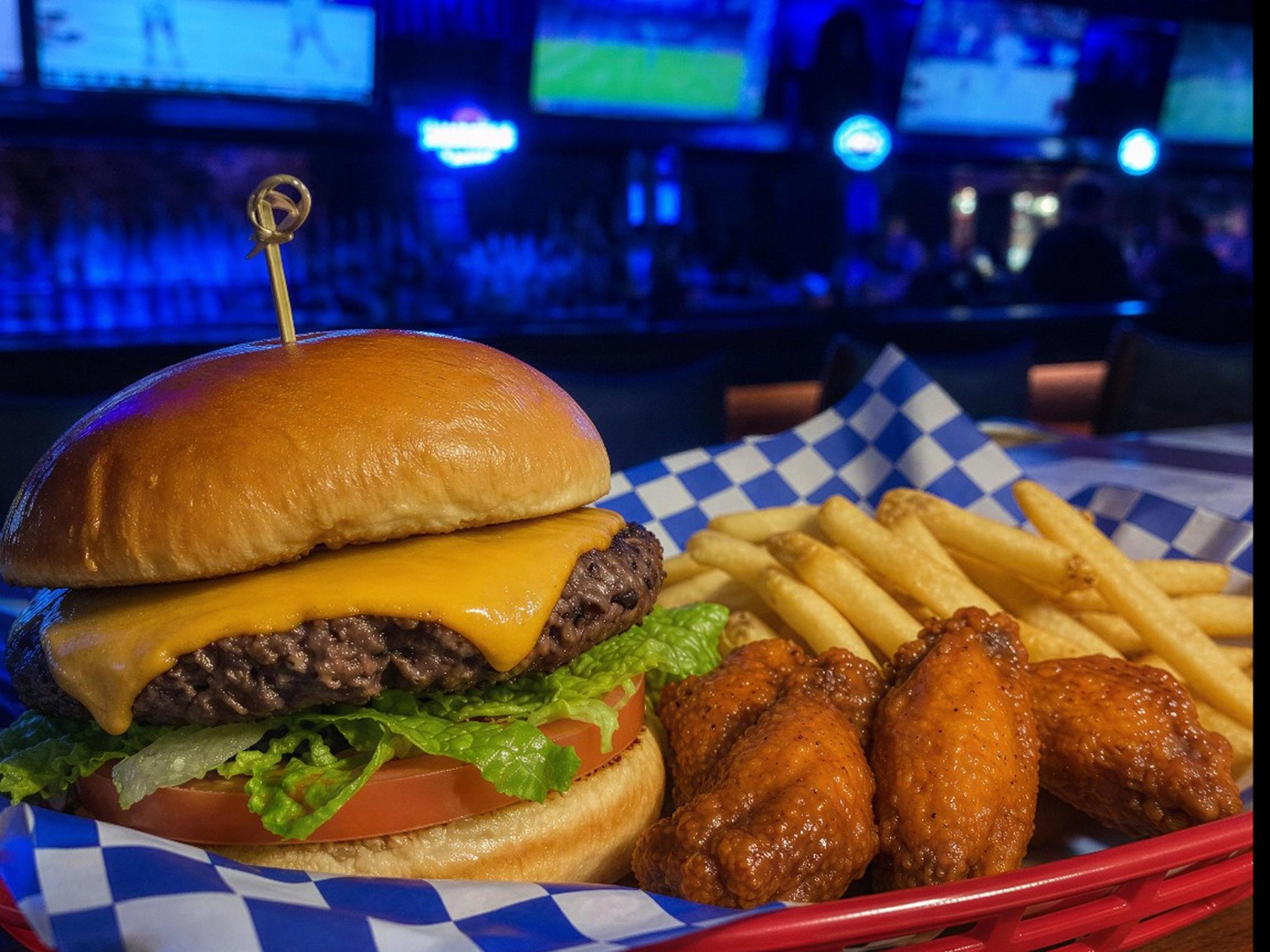 Burger* & Wings Combo