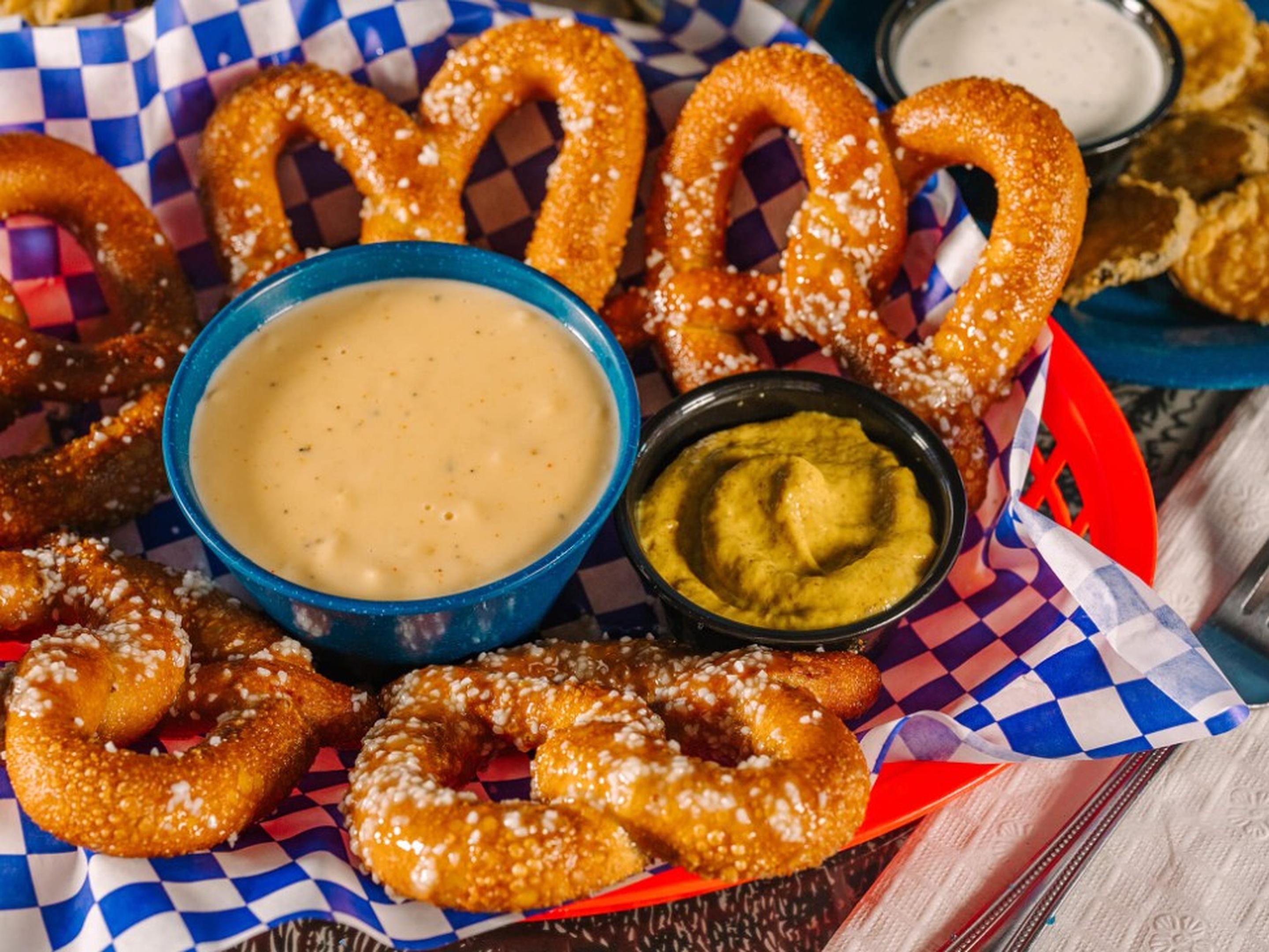 Bavarian Pretzels & Beer Cheese Dip