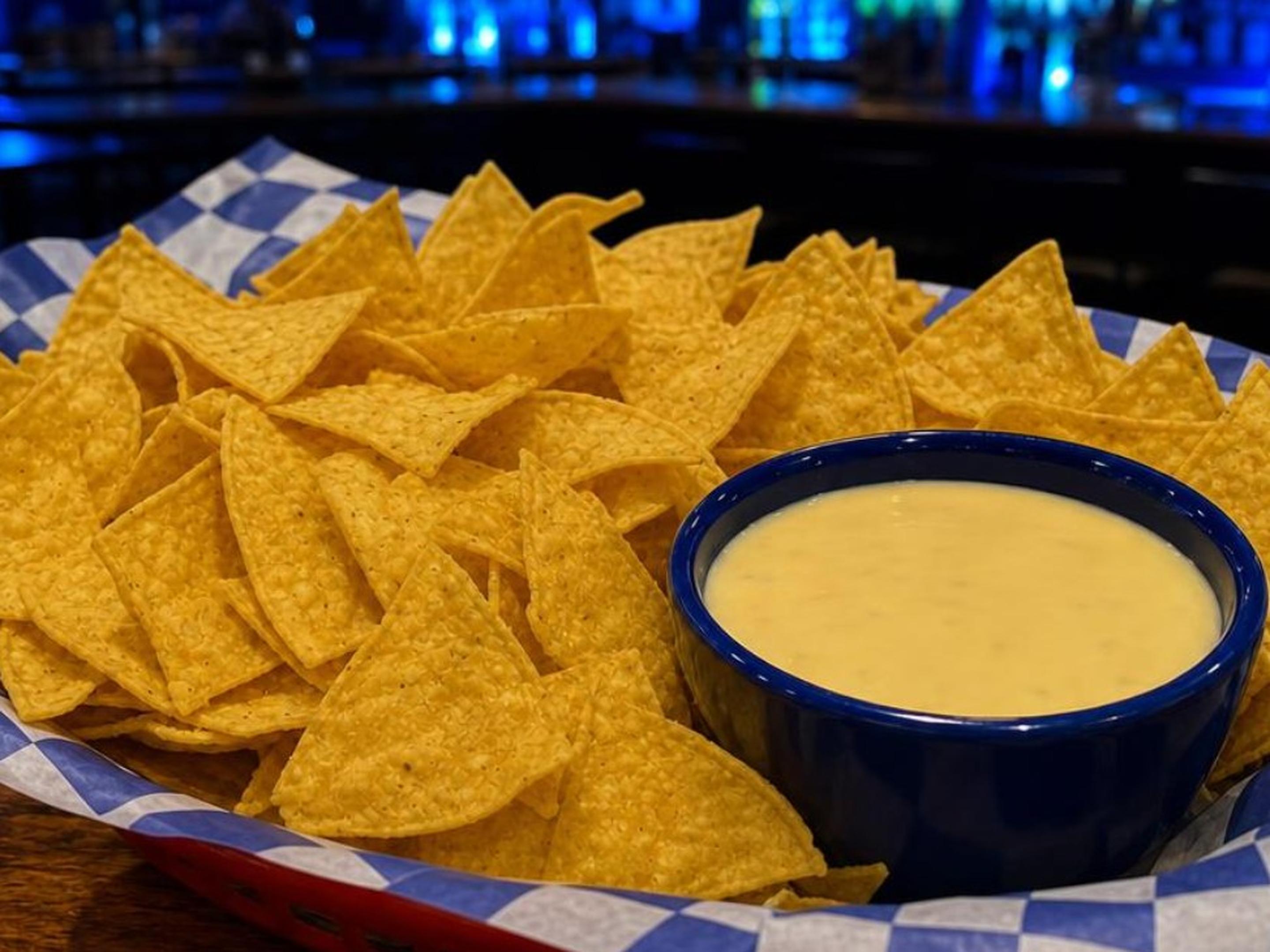 Queso Dip 'N Chips
