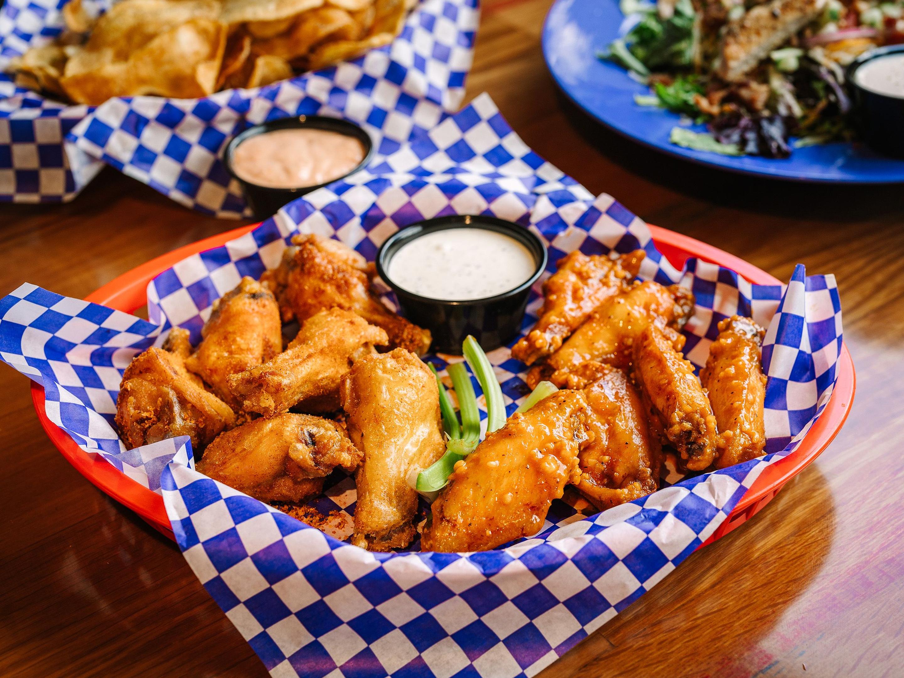 8 Wings - Traditional