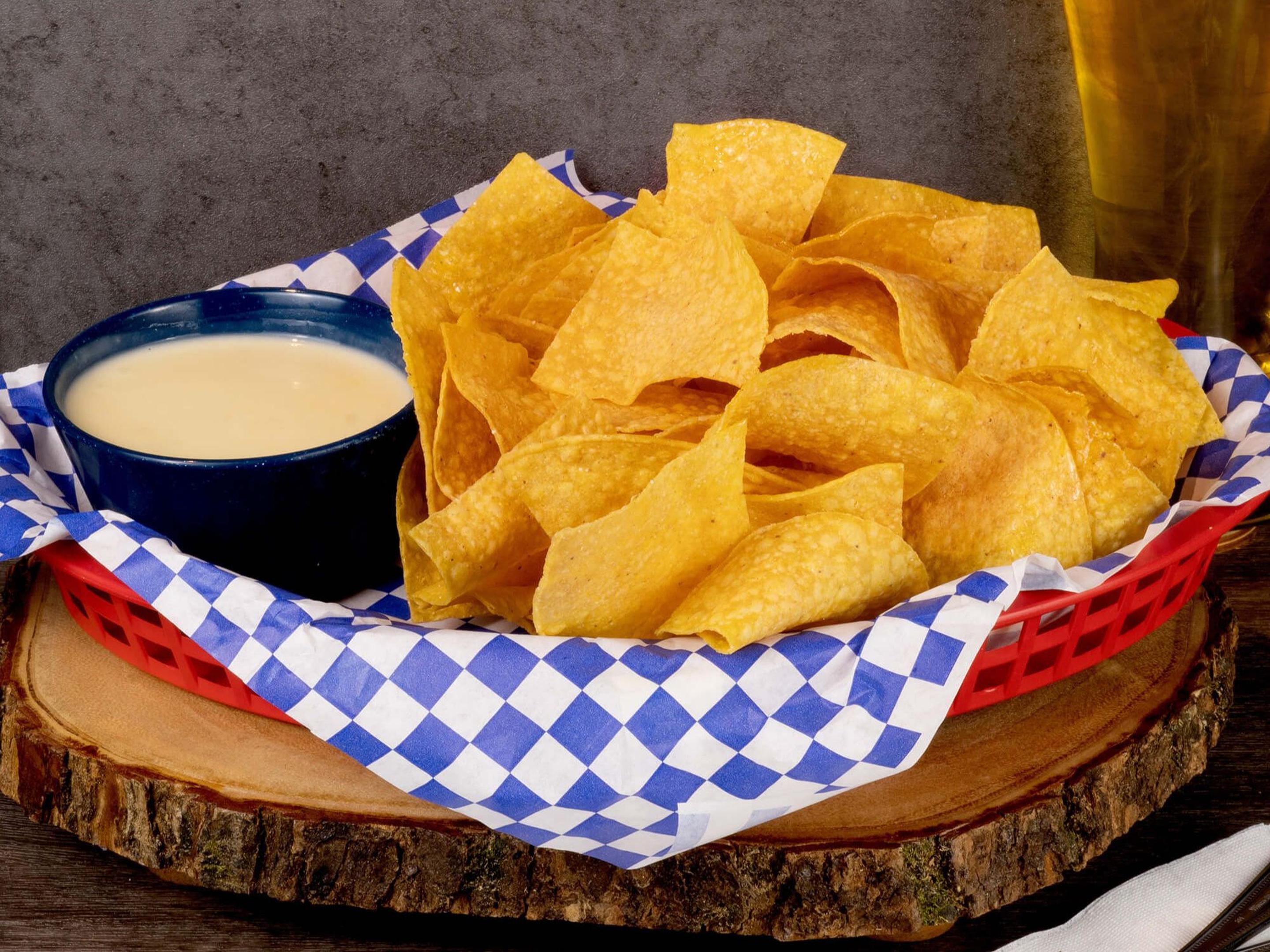Queso Dip ‘ N Chips