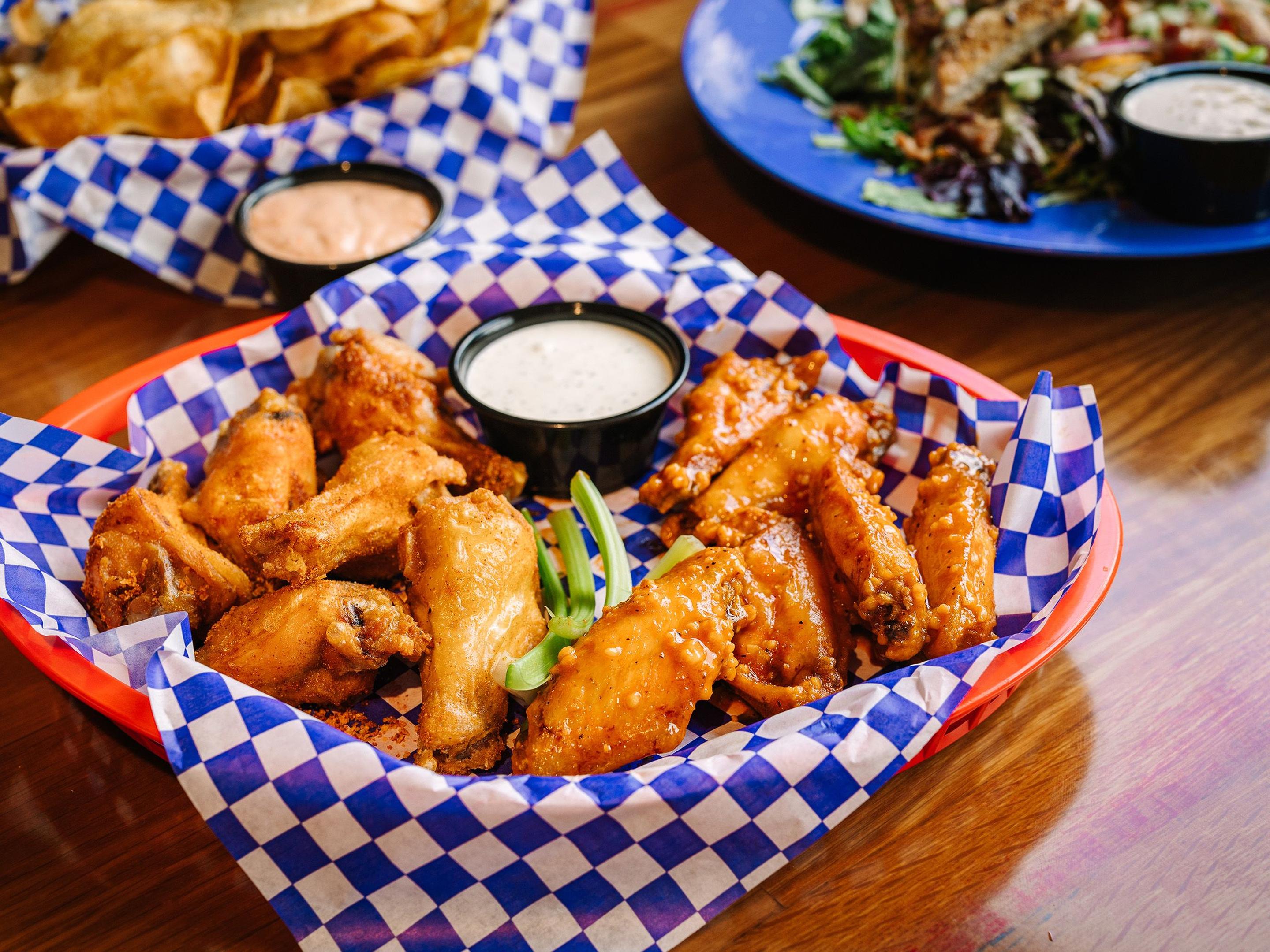 8 Wings - Traditional
