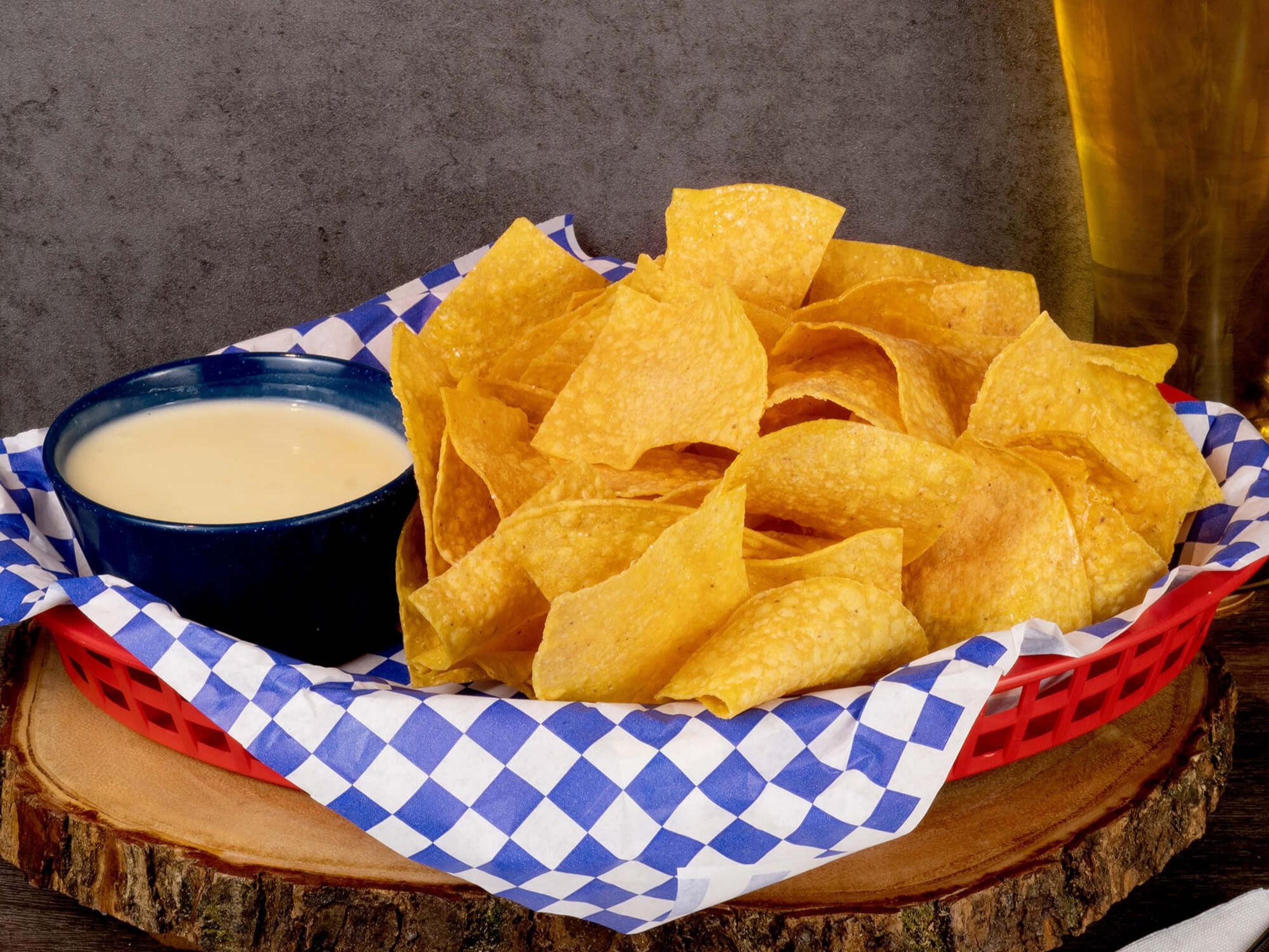 Queso Dip ‘ N Chips