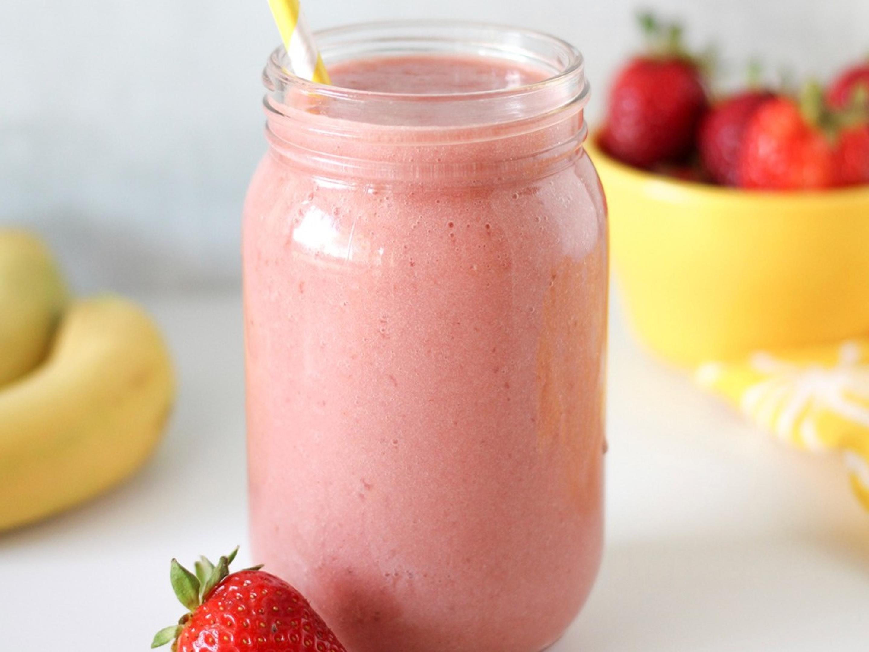 "Milk" Smoothie | Strawberries & Cream