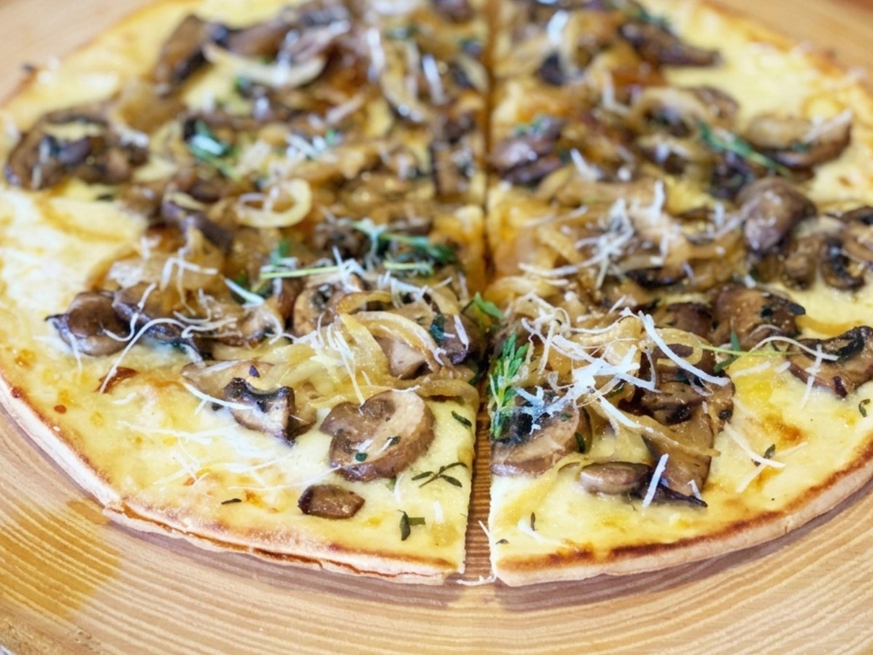 Pizzetta Bianco with Fresh Mozzarella, Caramelized Wild Mushroom and Onion and Thyme