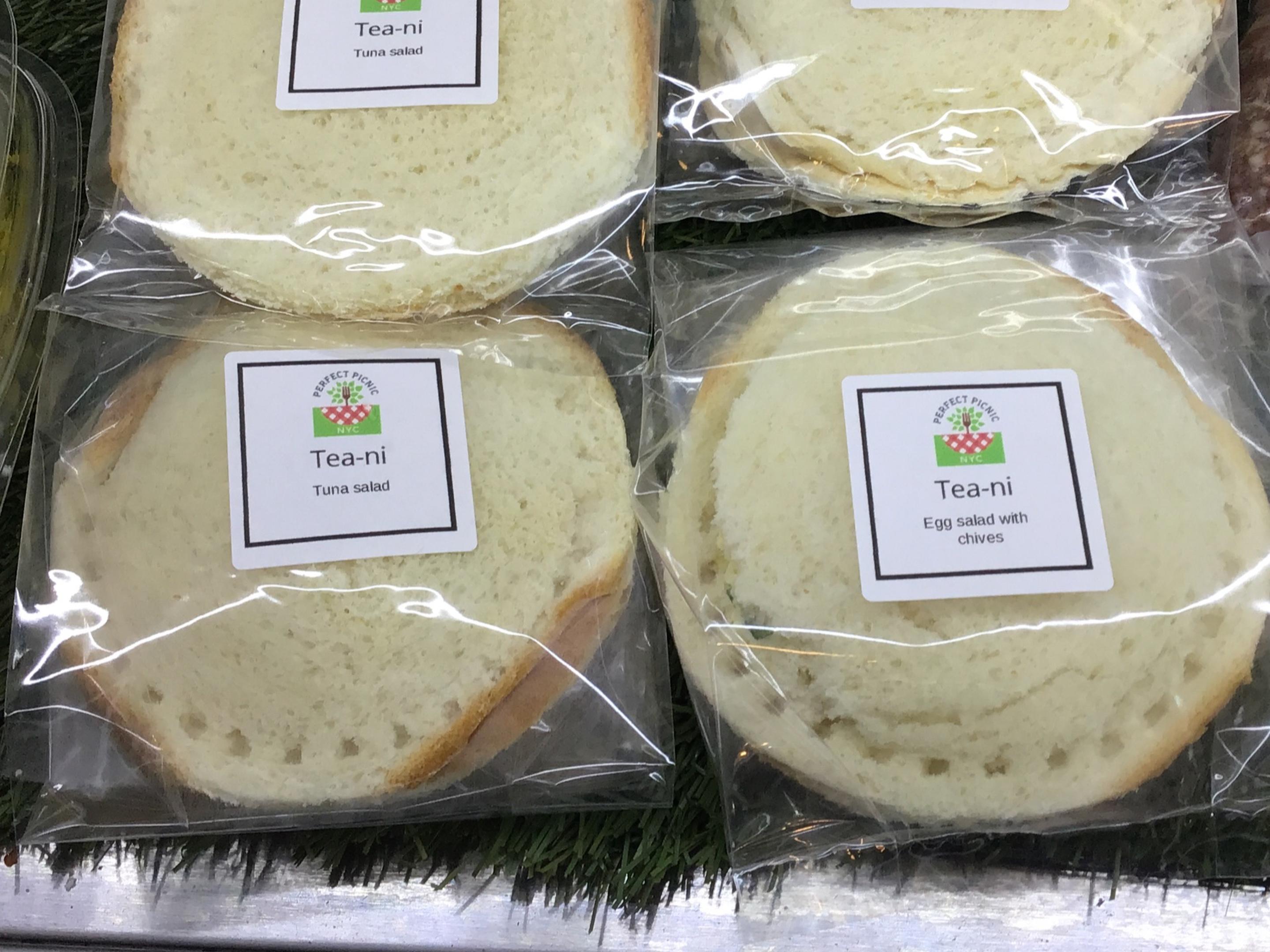 Tea ni round sandwich