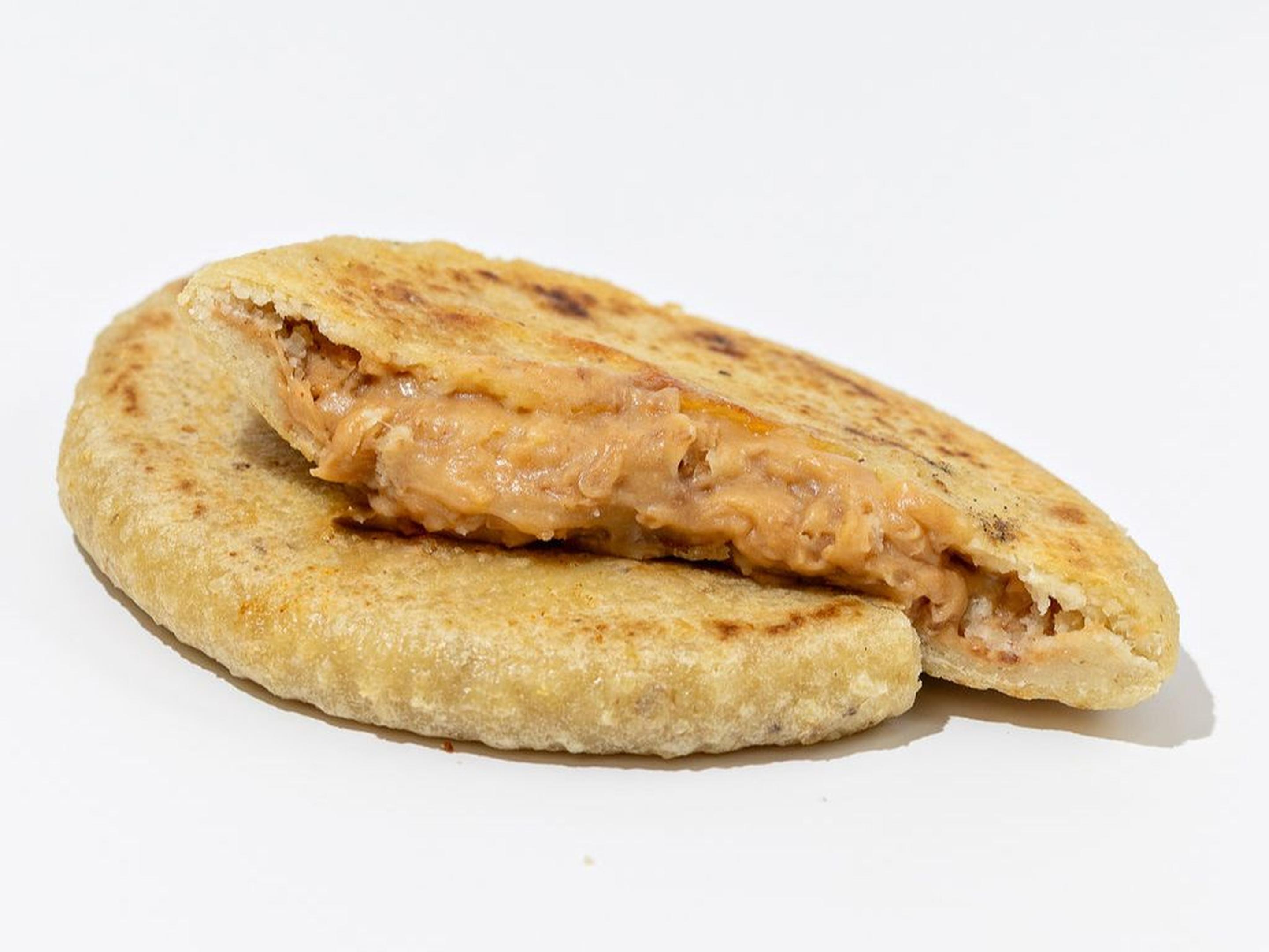 Pupusa de Frijoles y Queso (Beans & Cheese)