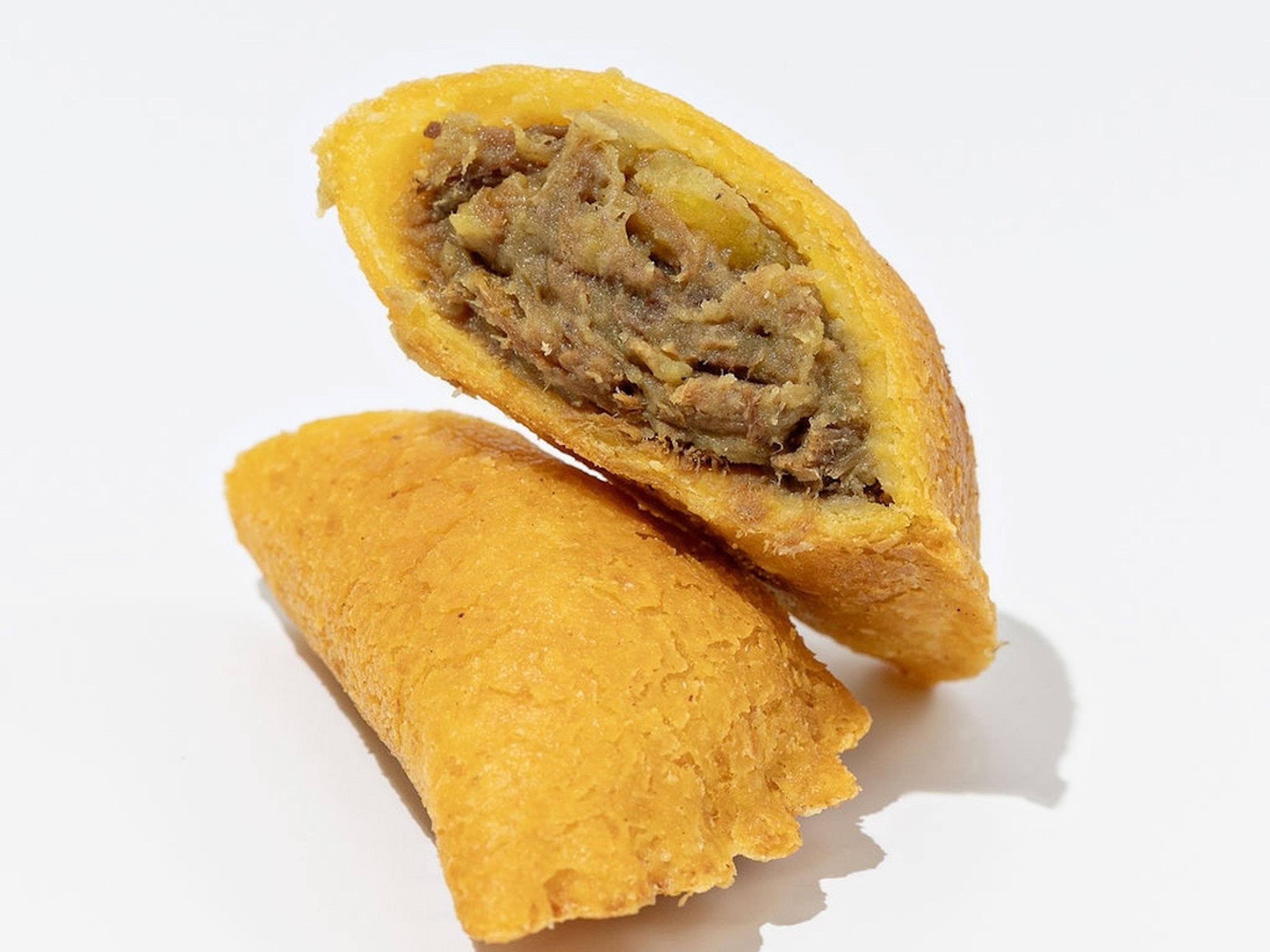 Fried Colombian Shredded Beef Empanada (Carne)