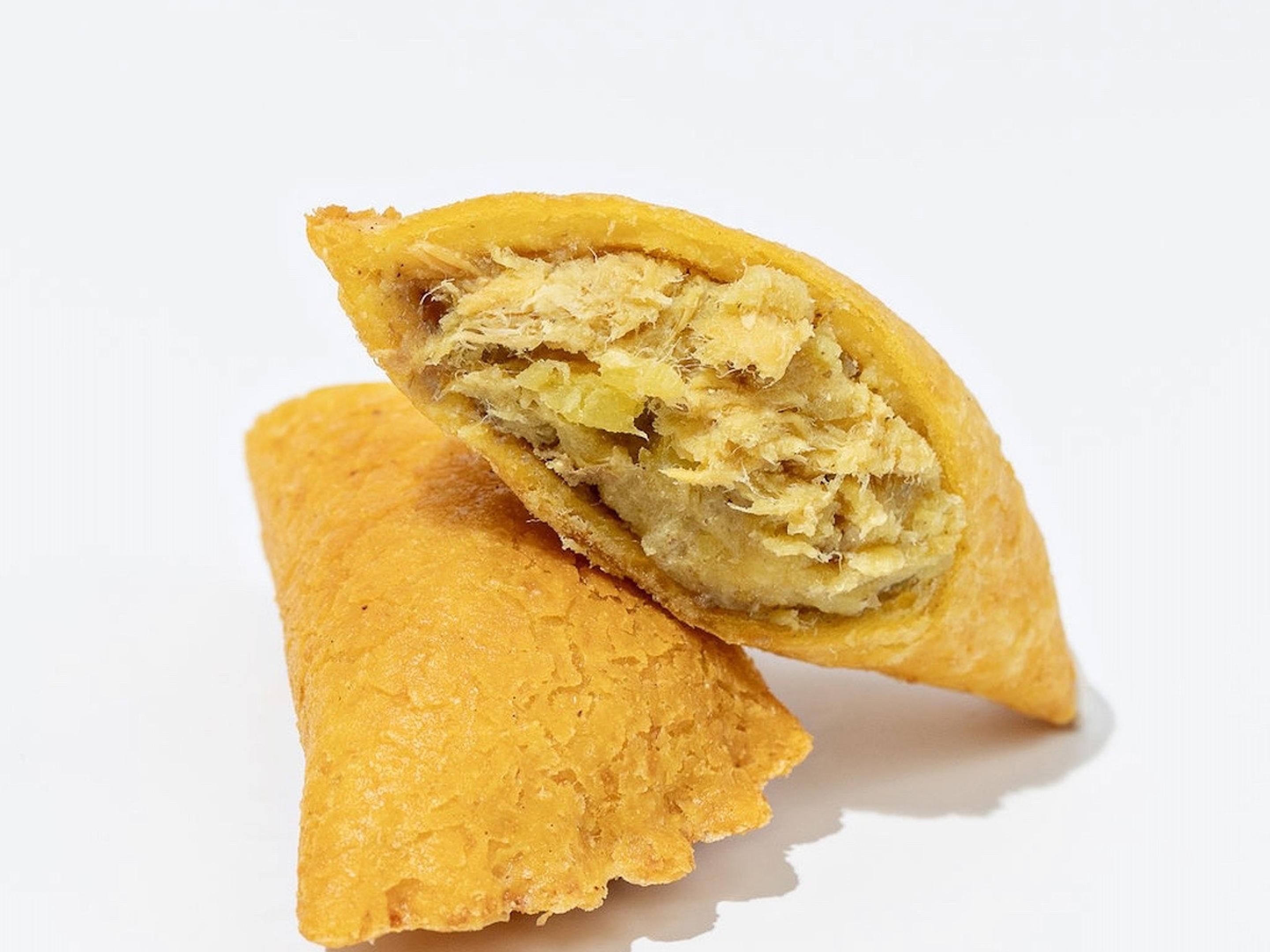 Fried Colombian Chicken Empanada (Pollo)