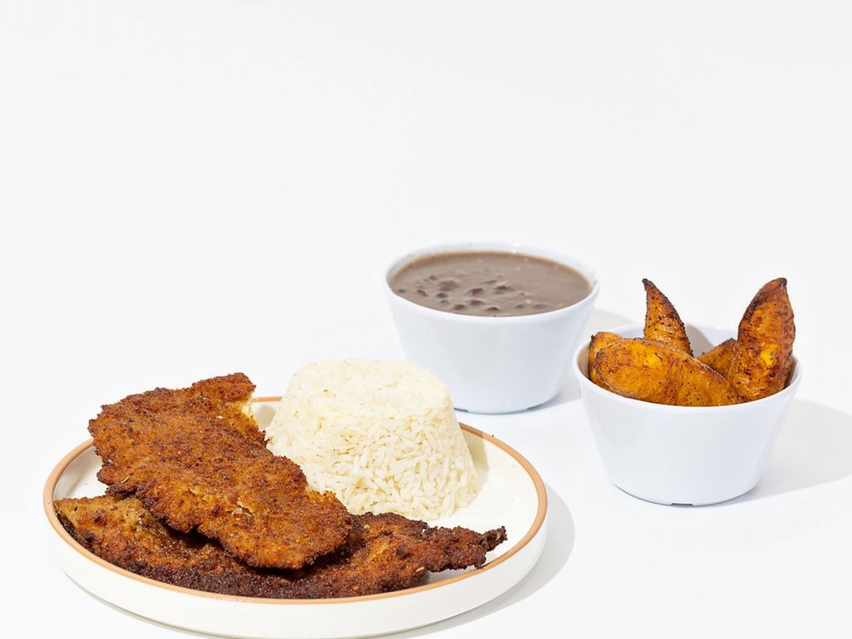 Milanesa de Bistec (Breaded Steak) Platter