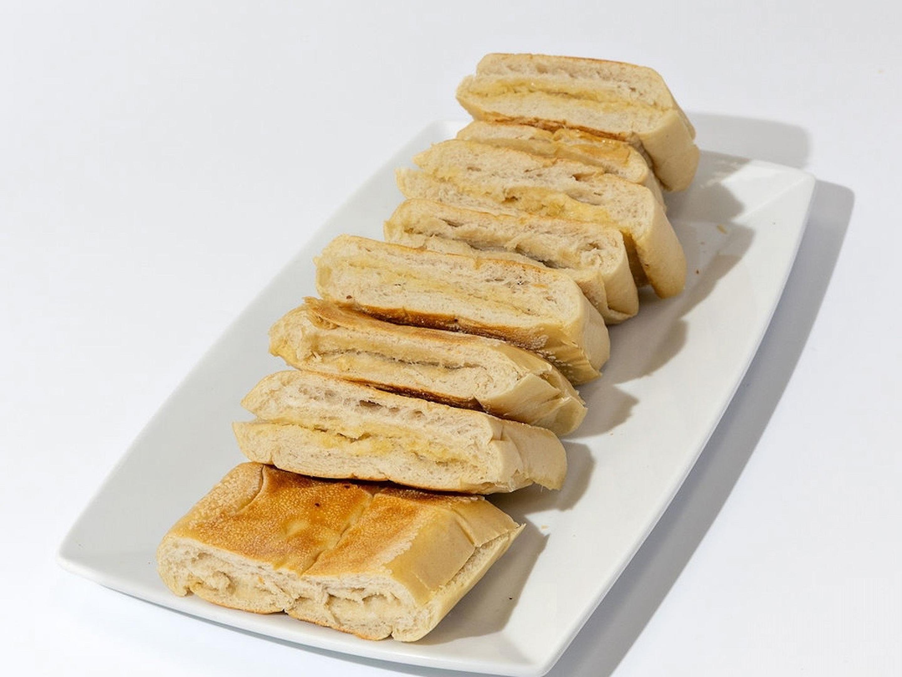 Cuban Bread Prepared with Butter (Whole Loaf 8pcs))