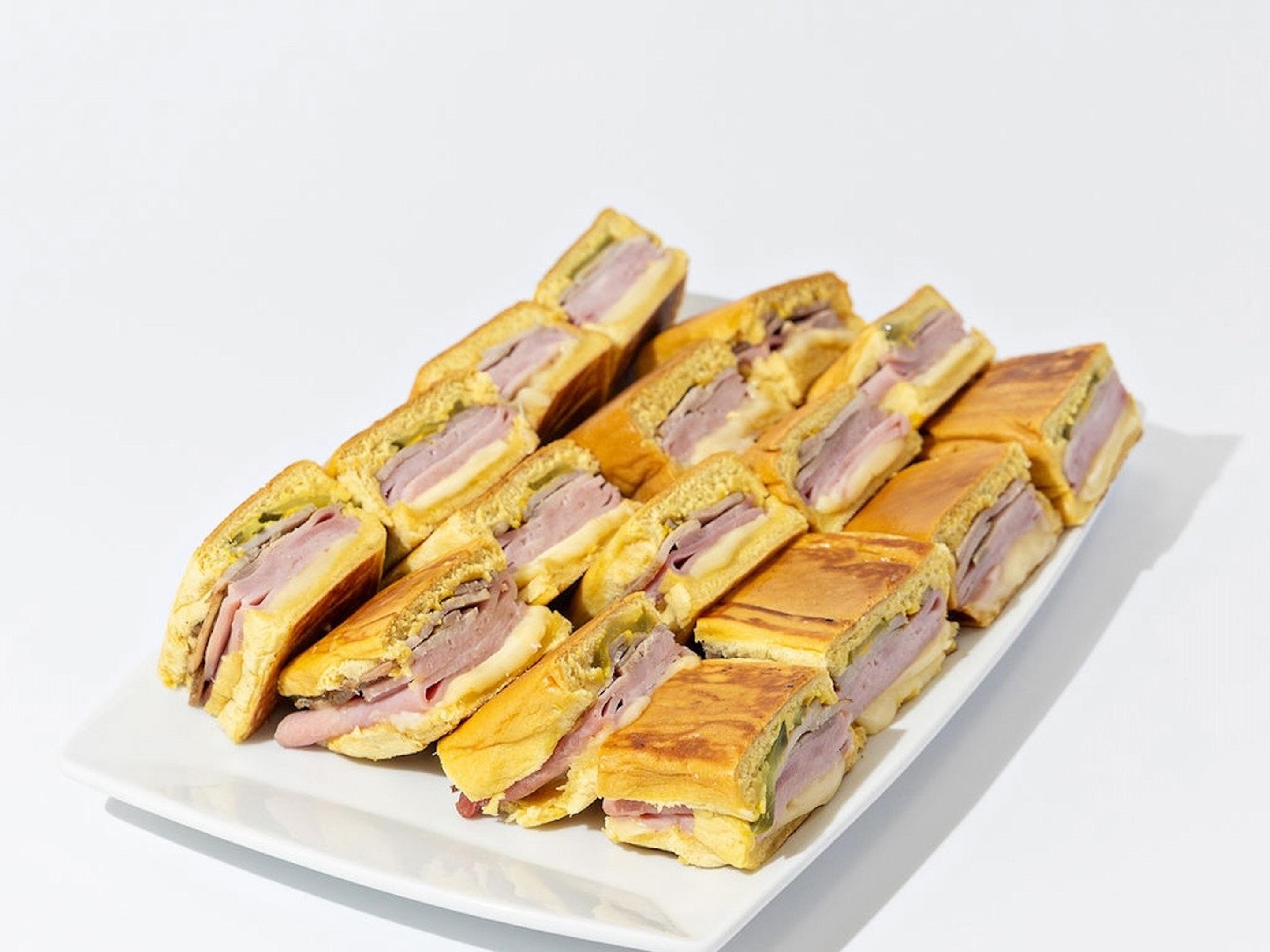 Medianoches (16 pieces)