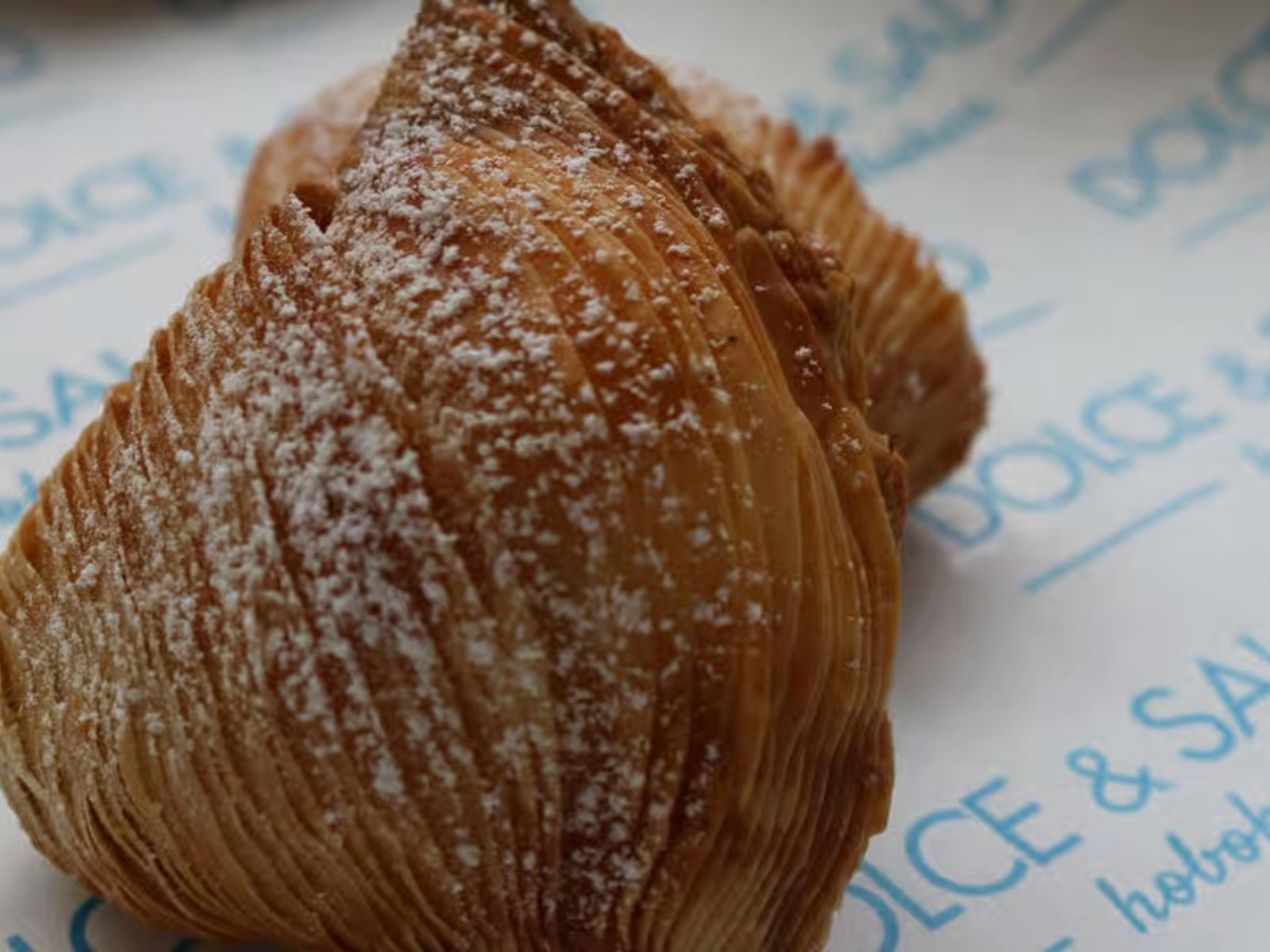 Large Sfogliatella