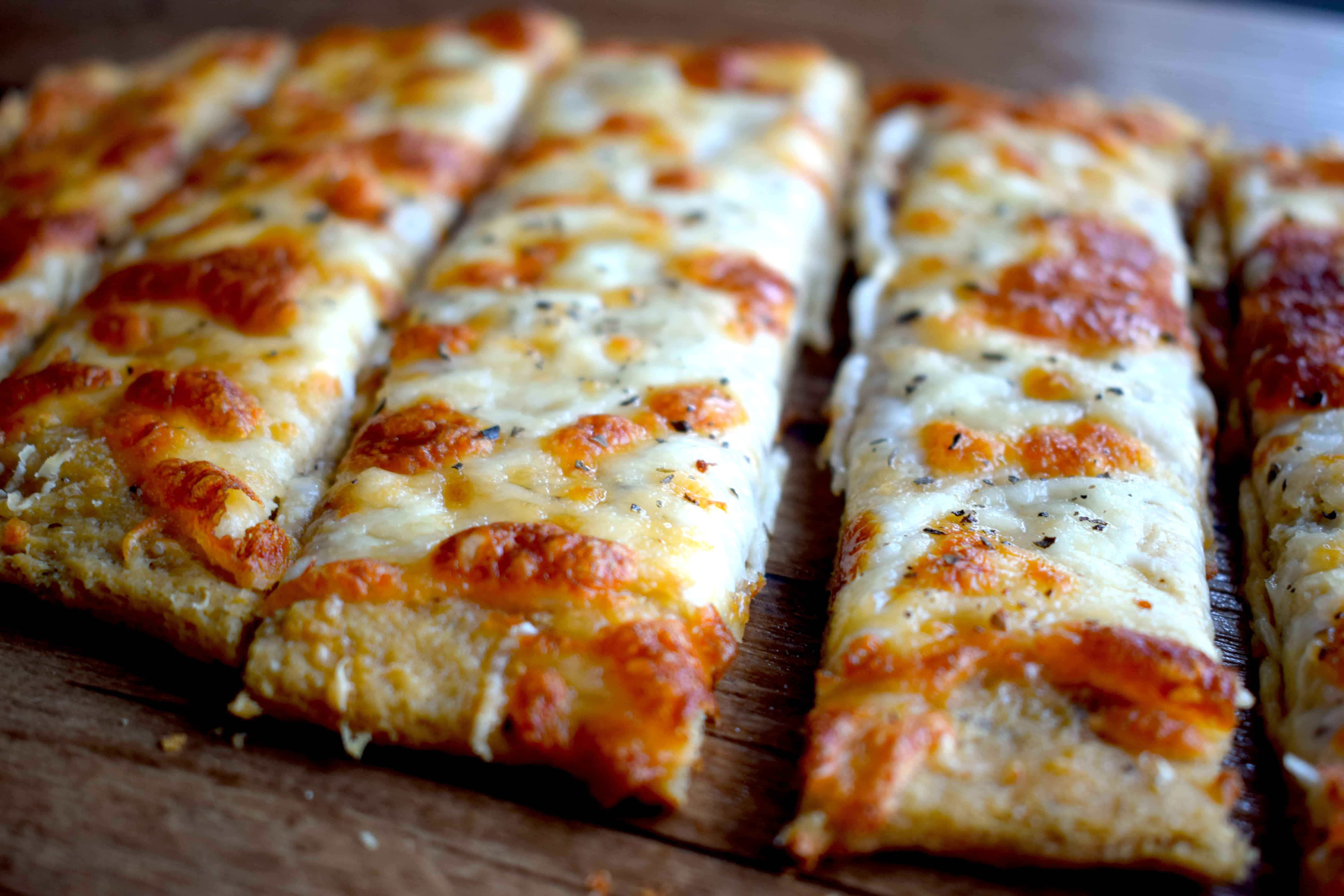 Breadsticks with Cheese (10 Pieces)