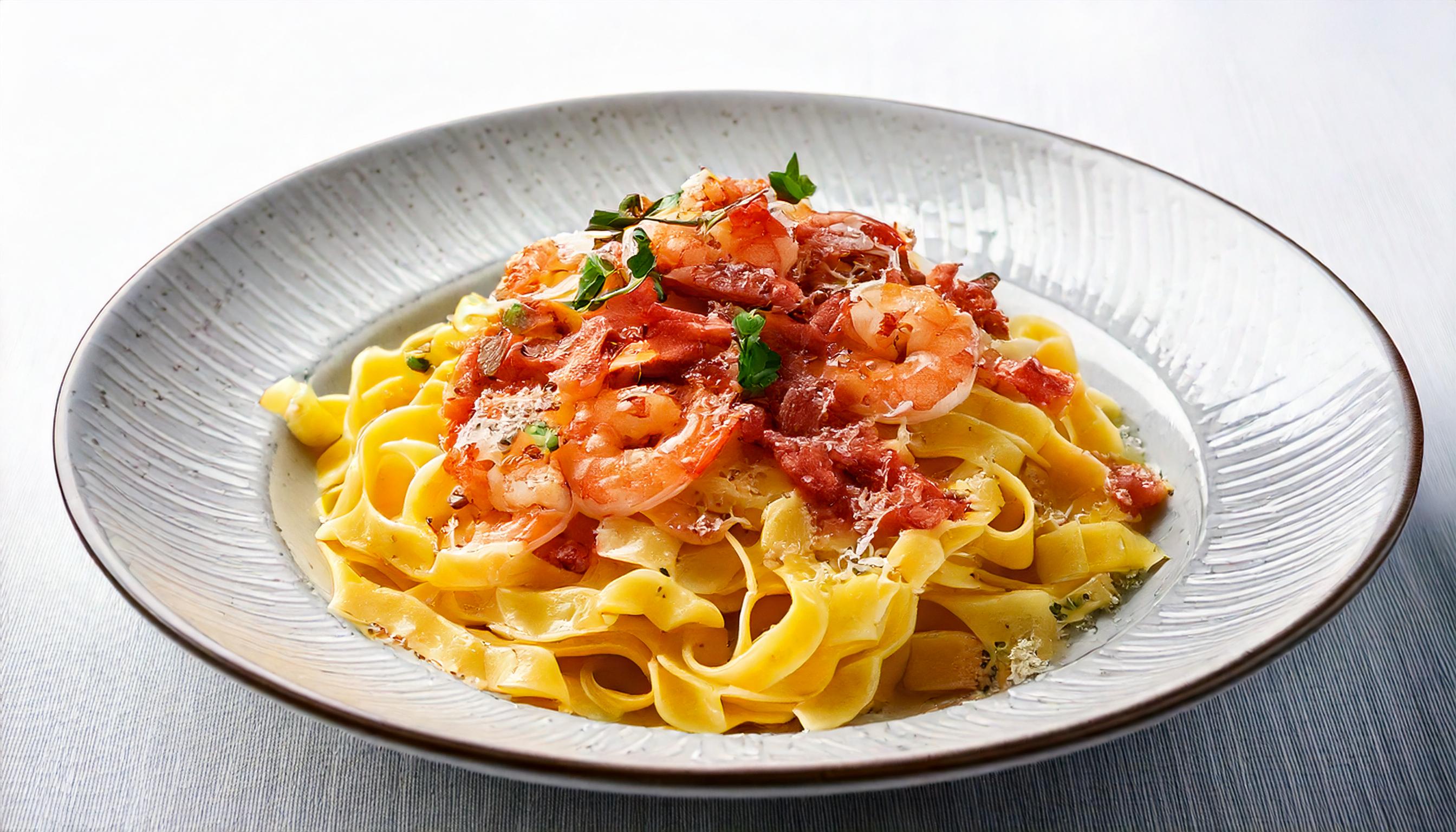 FETTUCCINE SHRIMP CARBONARA