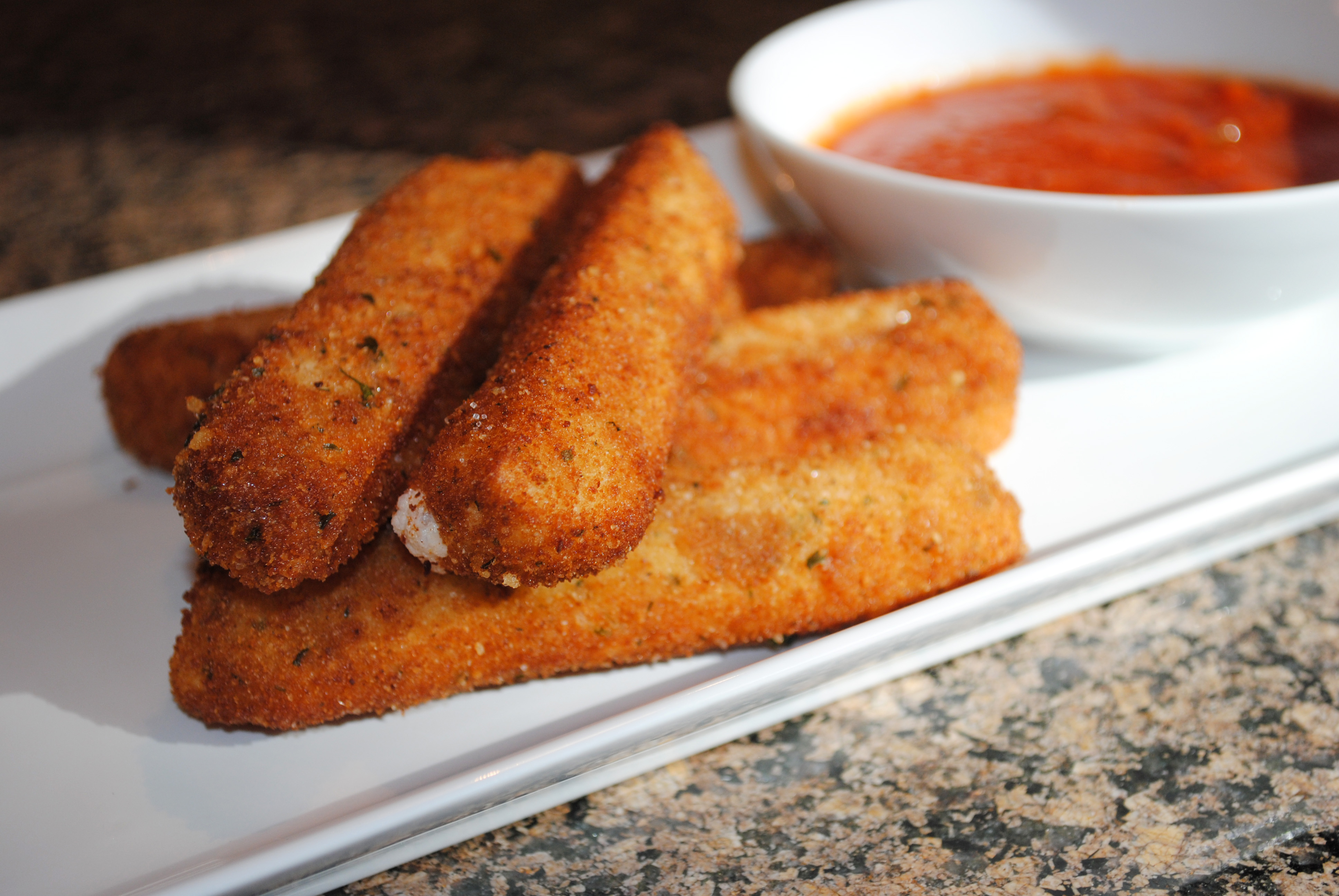 Fried Mozzarella Sticks (8 pcs)