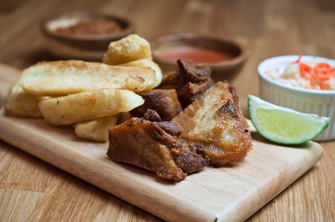 (LARGE) FRIED YUCA & CHICHARRON