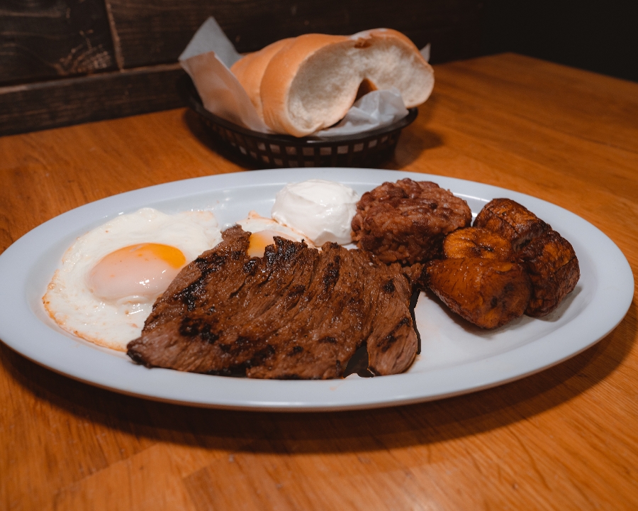 CARNE ASADA & EGGS