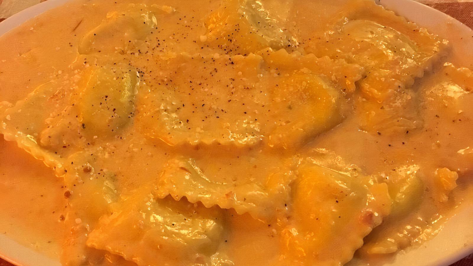 Cheese Ravioli + Sauce